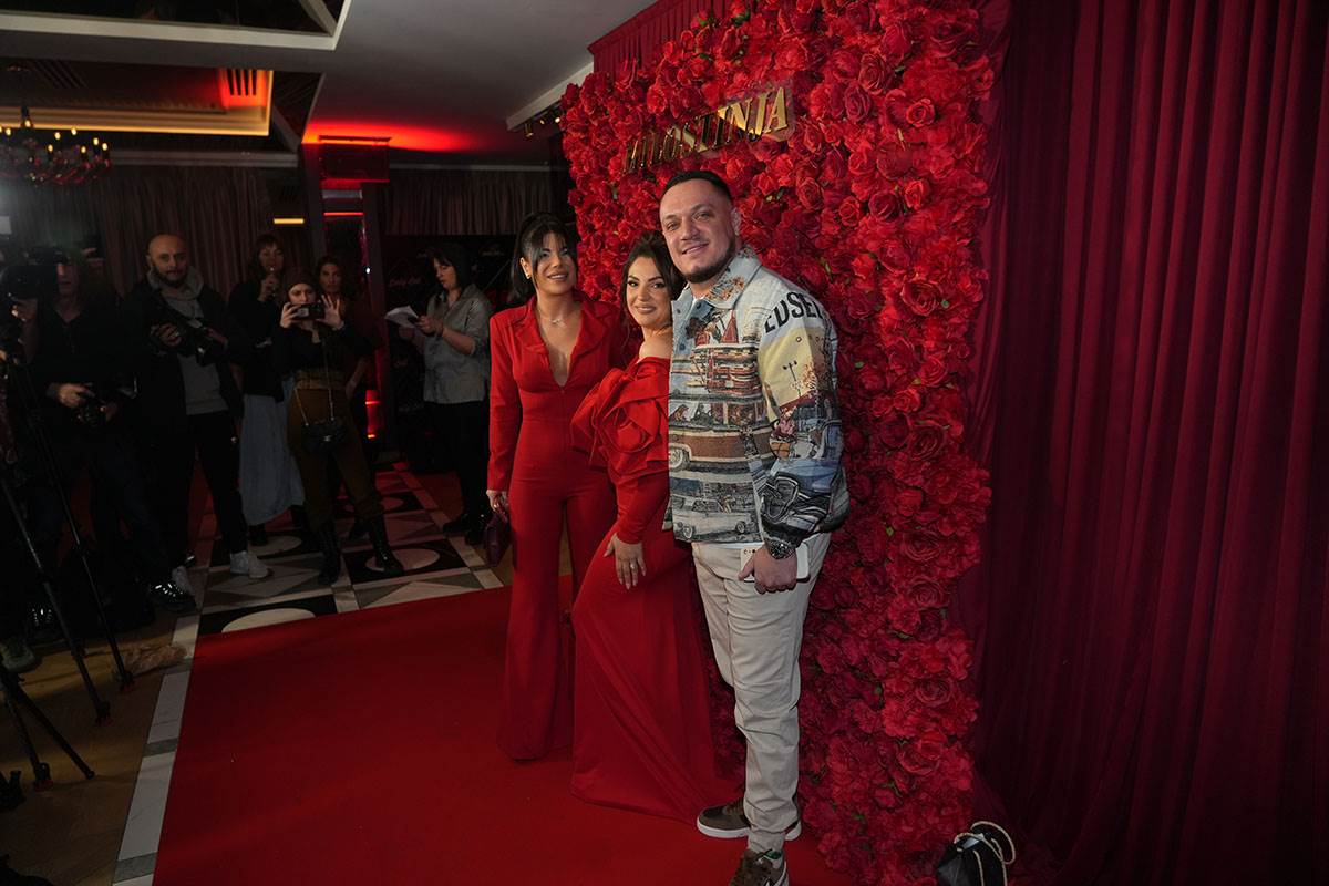 Nenad Marinković Gastoz devojka (2).jpg