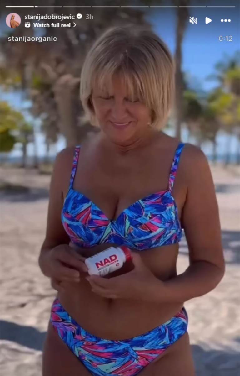 Majka Stanije Dobrojević (63) se skinula u bikini: Slavica oduševila izgledom, starleta povukla na nju