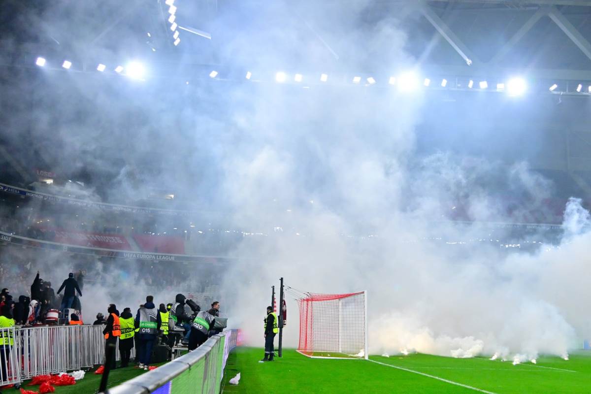 Bakljada na utakmici Lil Crvena zvezda