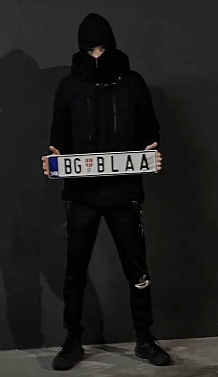 Baka Prase ukradene stvari iz zapaljenog auta (5).jpg