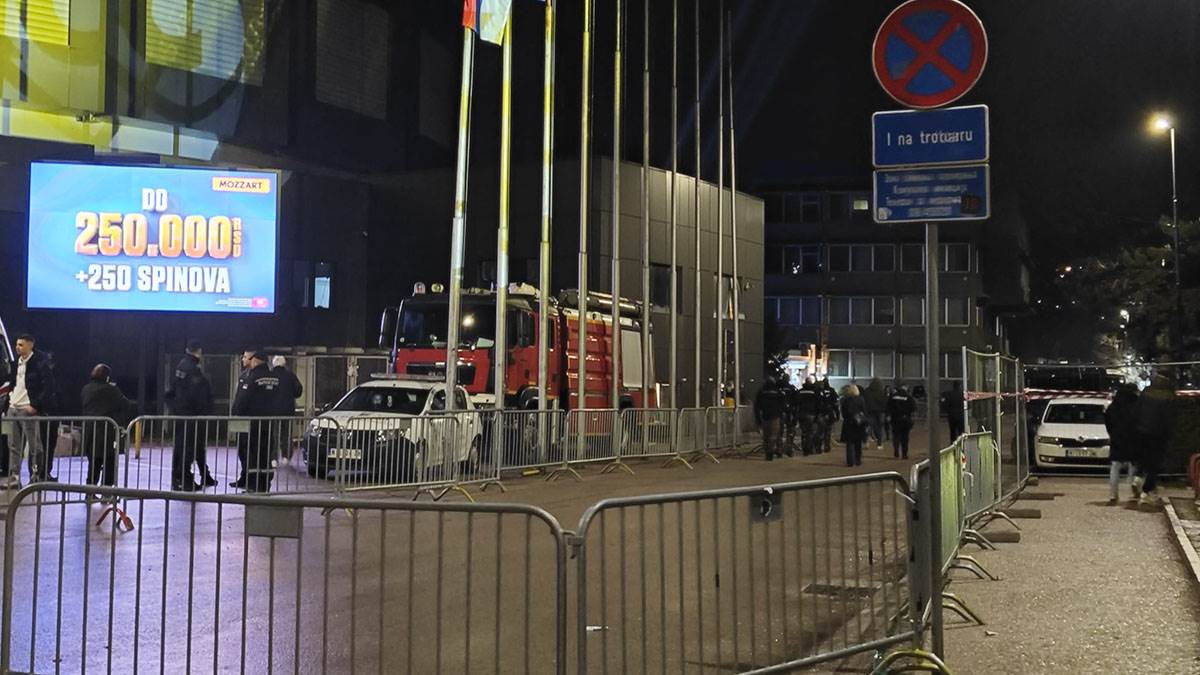 Atmosfera ispres Čaira pred Partizan - Mega (1).jpg