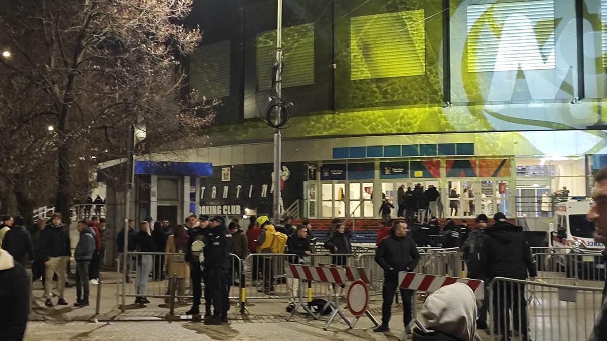 Atmosfera ispres Čaira pred Partizan - Mega (2).jpg