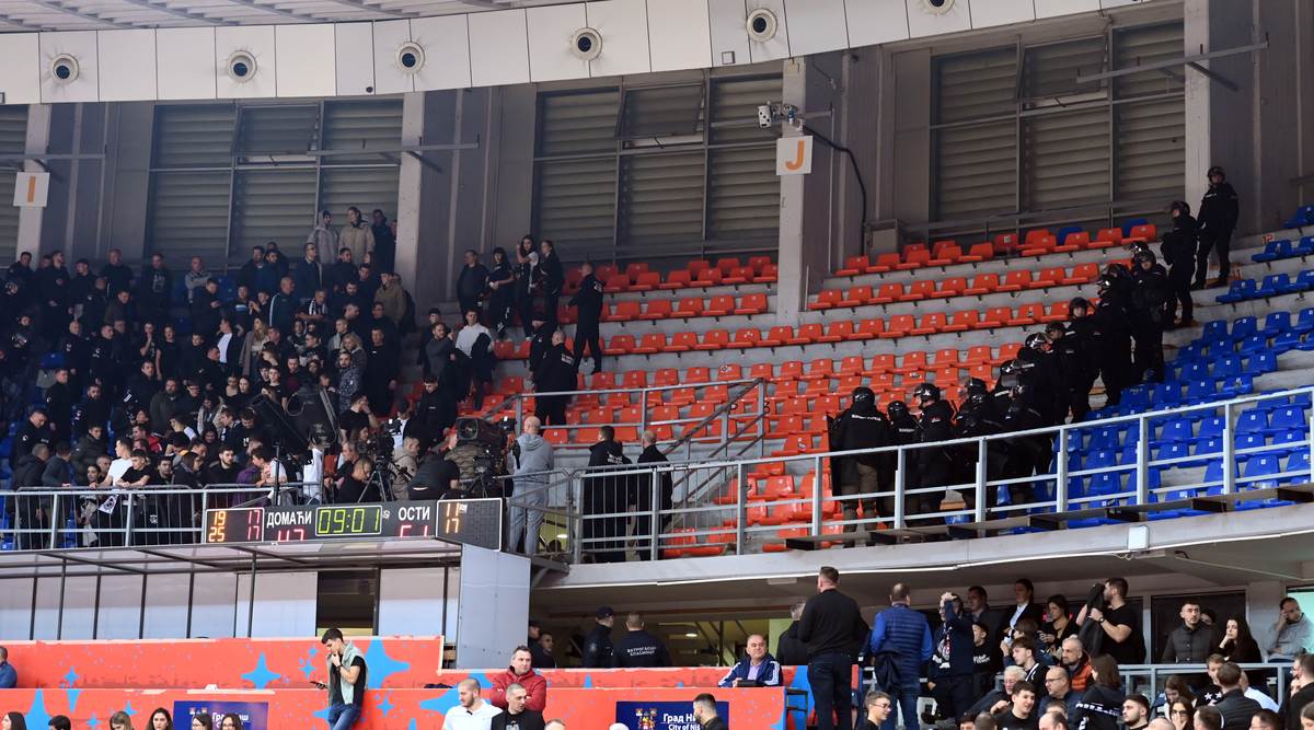 Policija prazni tribine na meču Partizana i Mege