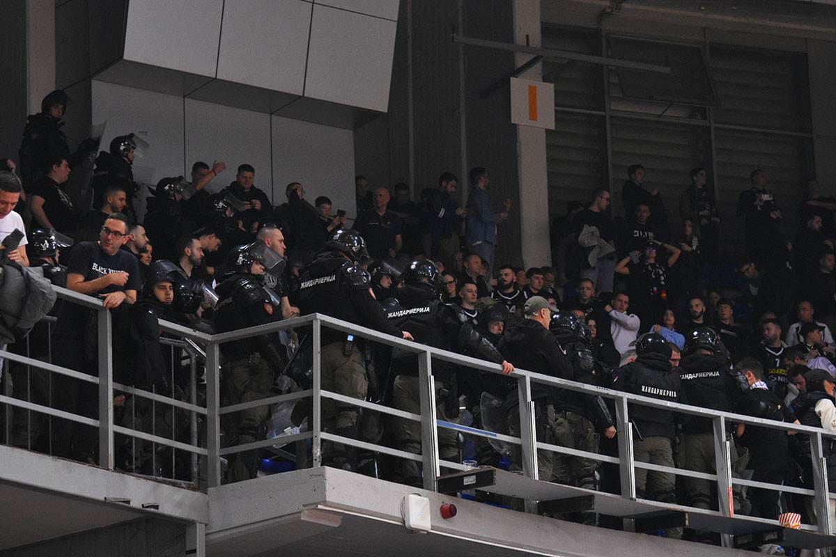 pražnjenje tribine u Nišu (13).jpg