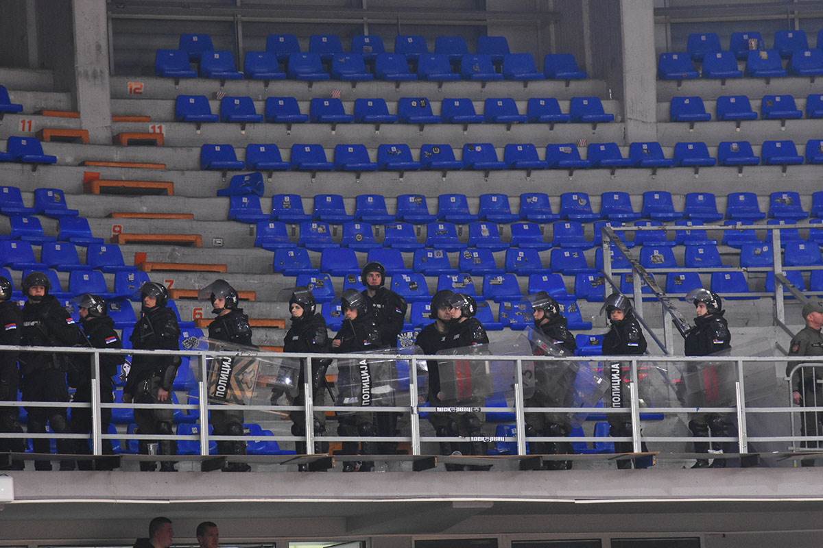 pražnjenje tribine u Nišu (16).jpg