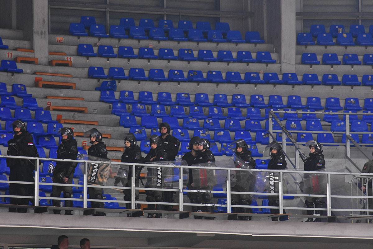 pražnjenje tribine u Nišu (17).jpg