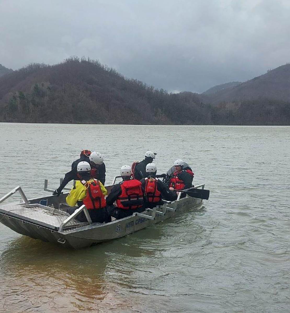 Potraga za nestalim ribolovcima (5).jpg