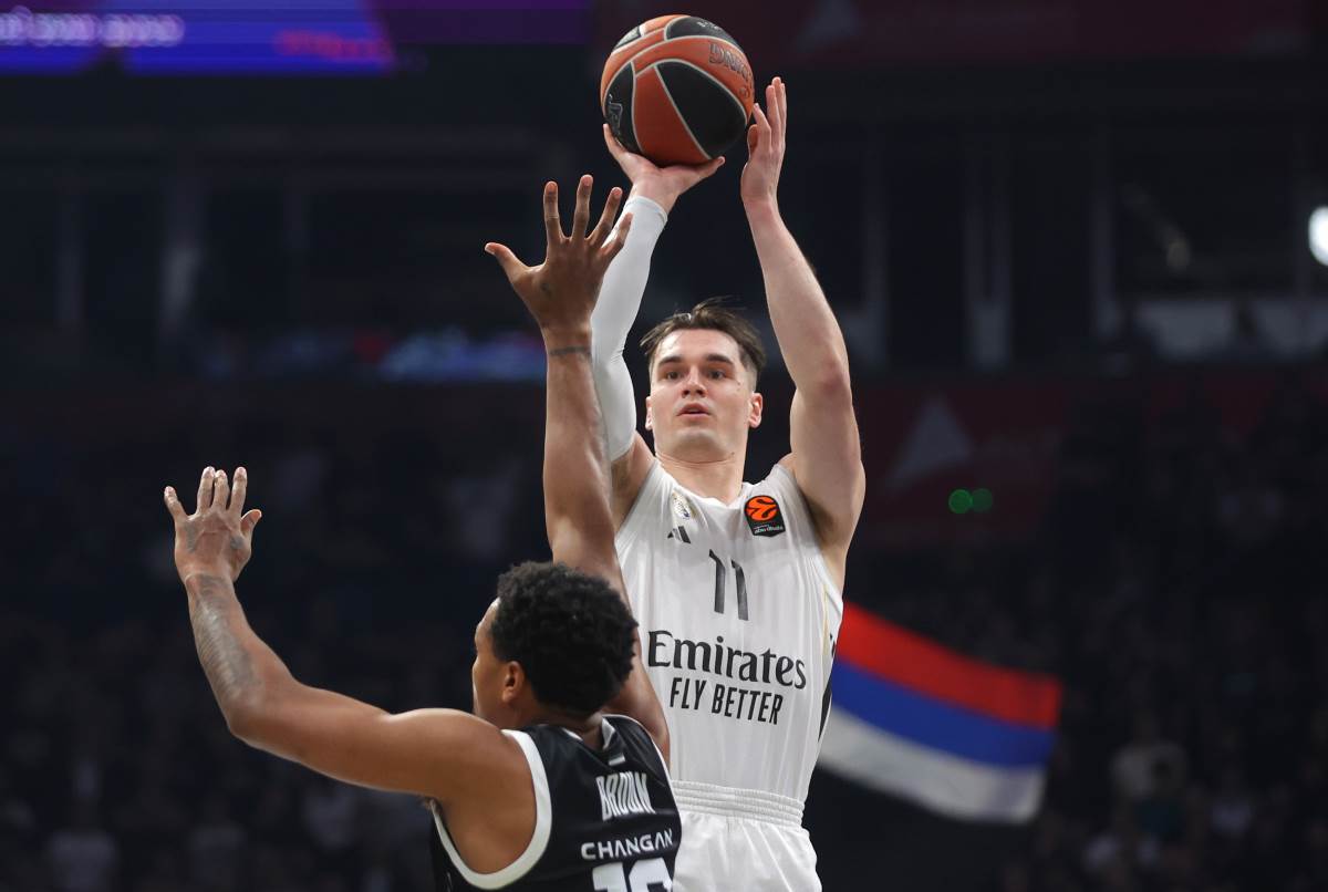 Mario Hezonja šutira trojku preko Sterlinga Brauna