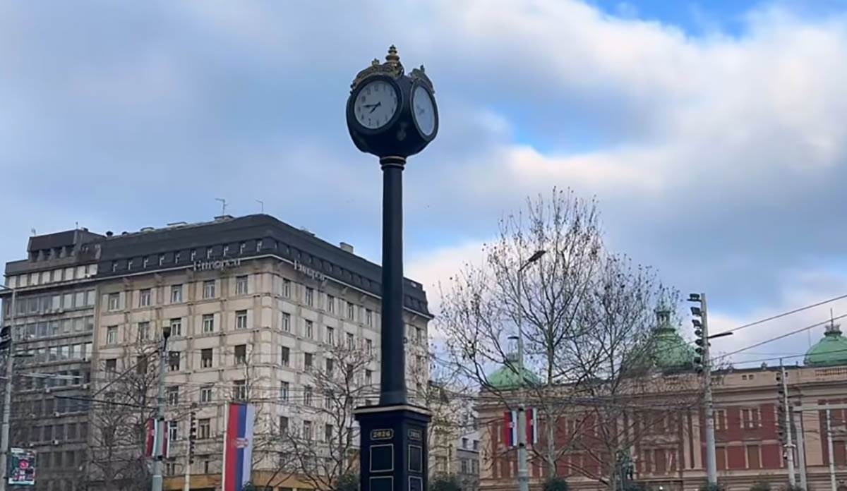beogradski sat na trgu republike (2).jpg