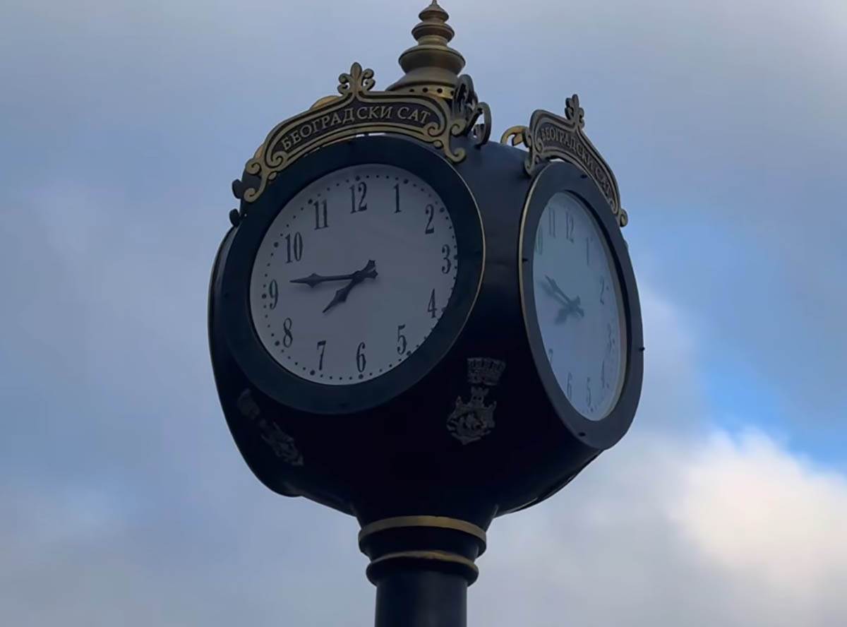 beogradski sat na trgu republike (3).jpg