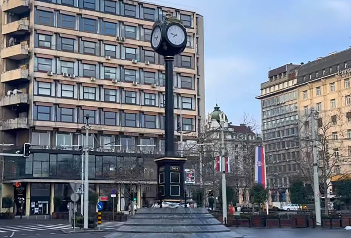 beogradski sat na trgu republike (6).jpg