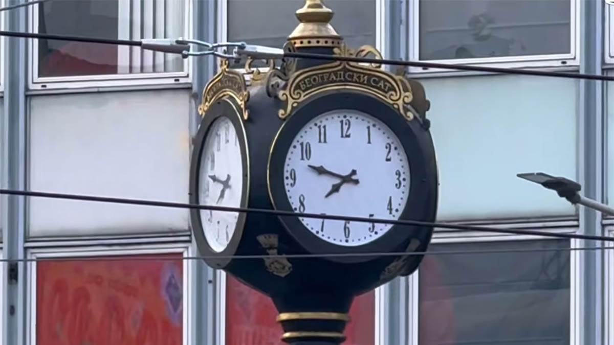 naslovna beogradski sat na trgu republike (1).jpg