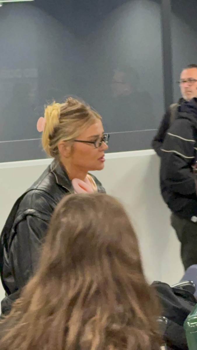 Sofija Milosevic sa sinovima sletela u Beograd Bivsa manekenka neprepoznatljiva (3).jpg