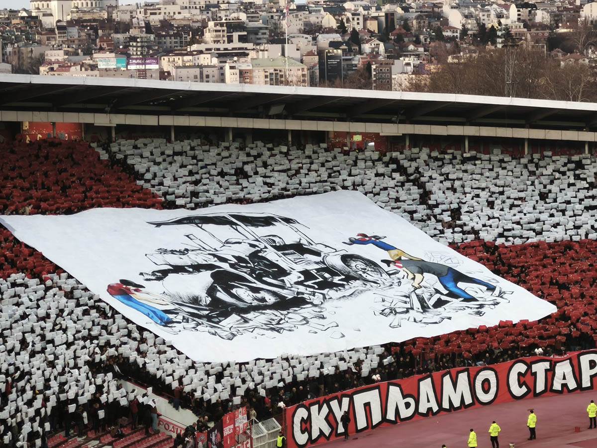 Koreografija navijača Zvezde (4).jpg