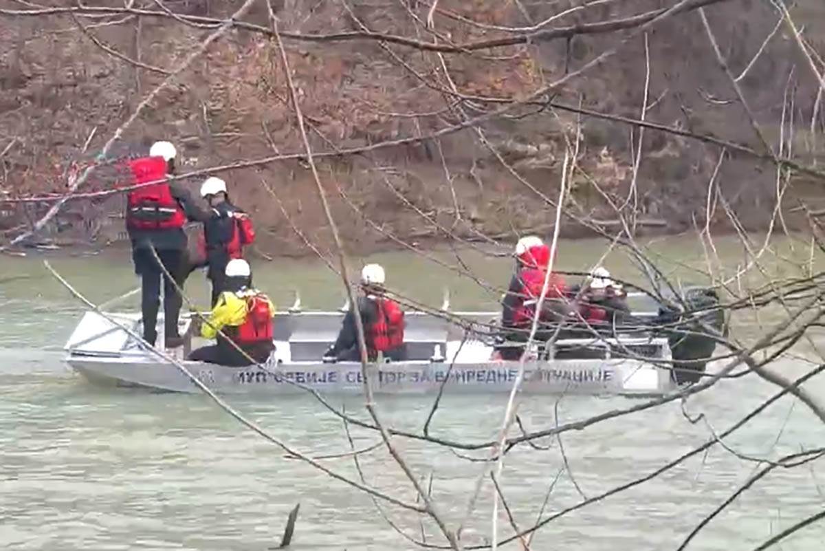 Potraga za ribolovcima u jezeru Barje  (6).jpg