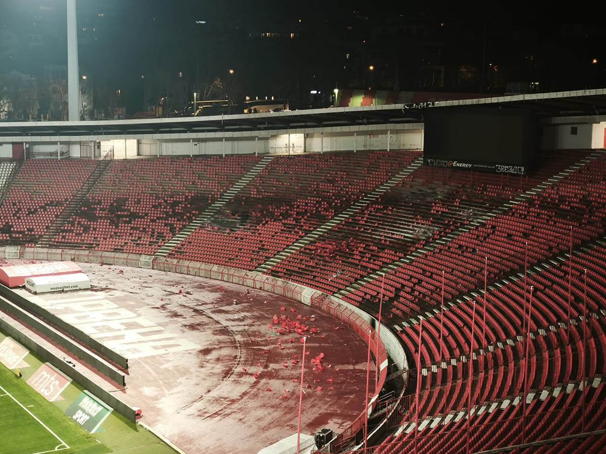 Uništena južna tribina stadiona Crvene zvezde (2).jpg