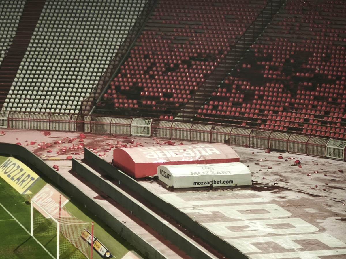 Uništena južna tribina stadiona Crvene zvezde (4).jpg