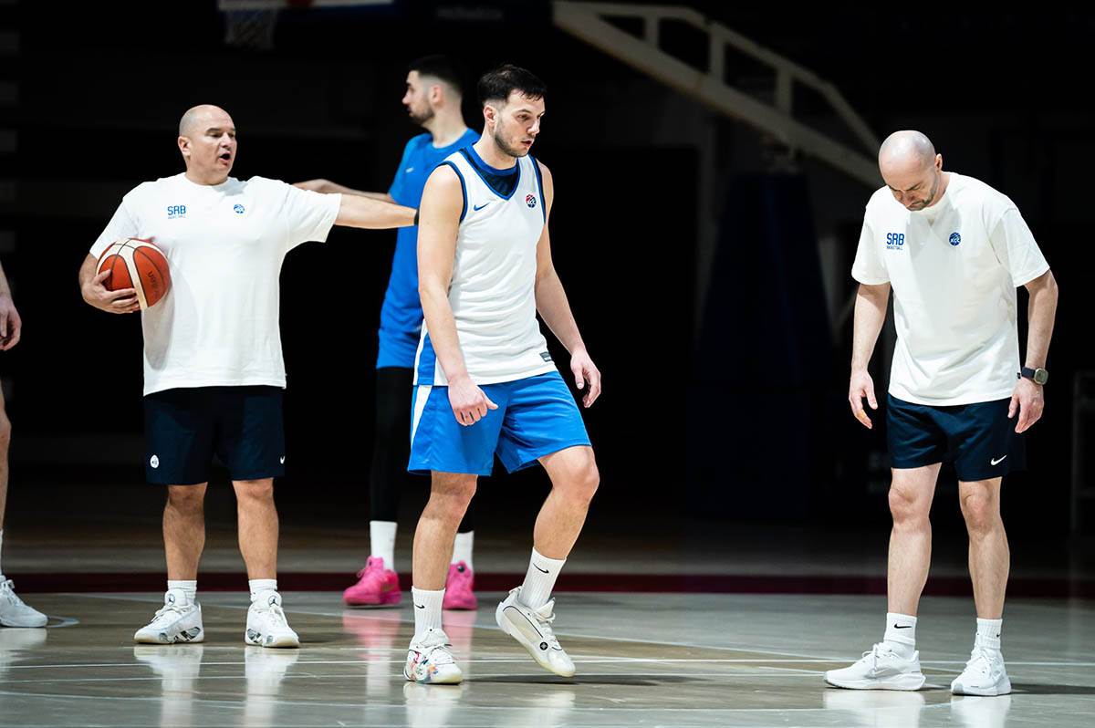 Okupljanje košarkaša Srbije pred meč sa Turskom (1).jpg