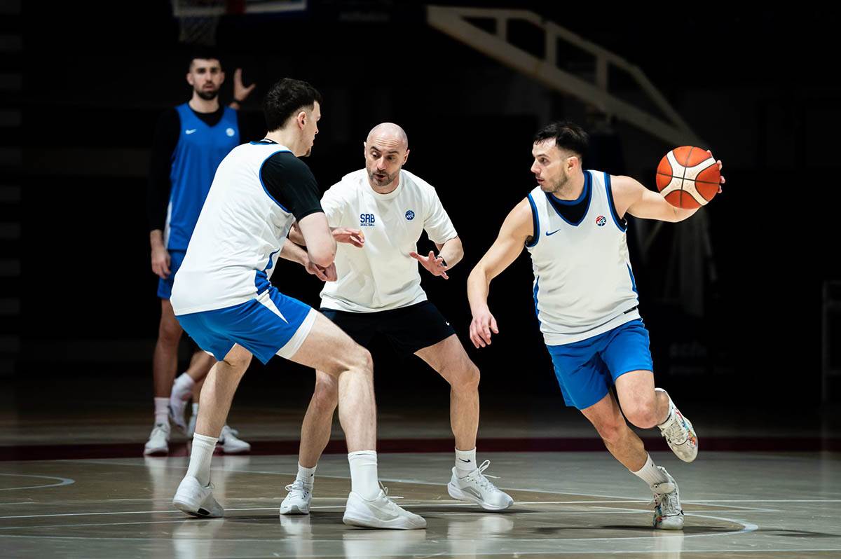 Okupljanje košarkaša Srbije pred meč sa Turskom (2).jpg