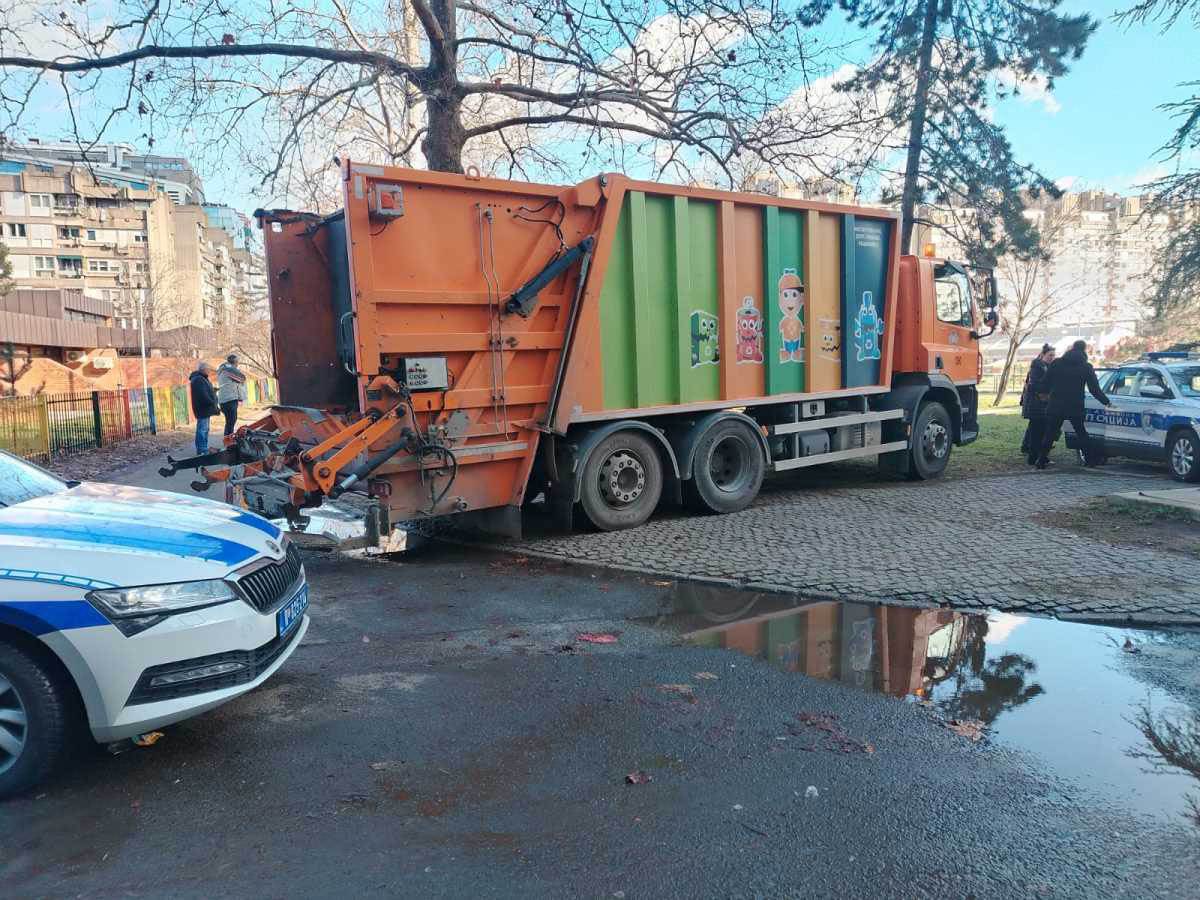 Prve slike saobraćajne nesreće na Novom Beogradu (3).jpg