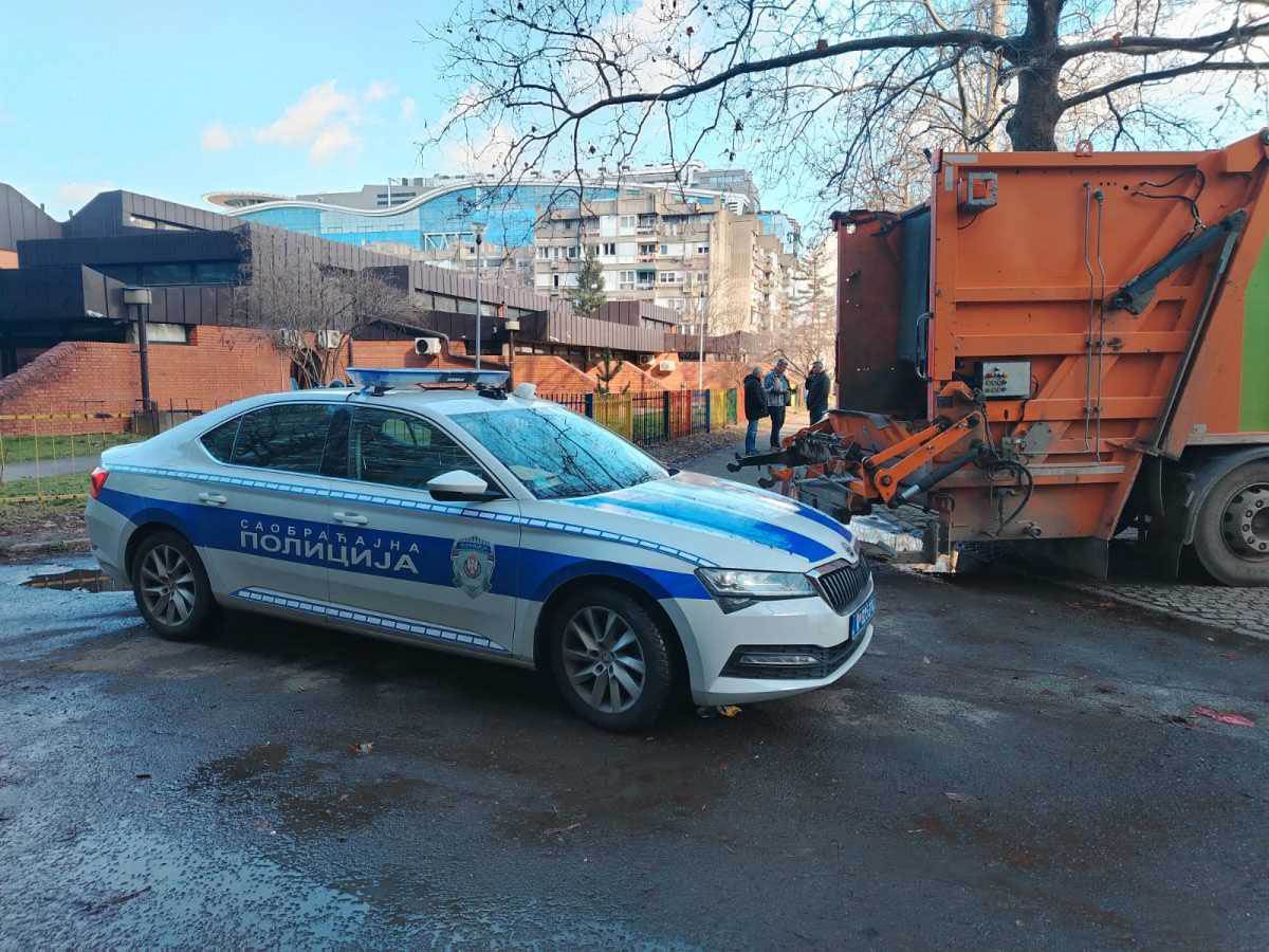 Prve slike saobraćajne nesreće na Novom Beogradu (5).jpg