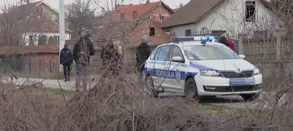 Voz udario u automobil na pružnom prelazu u Požarevcu (1).jpg