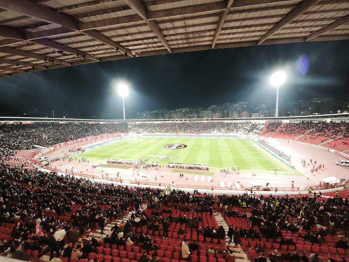 Tribine stadiona Rajko Mitić deset minuta pred početak meča (3).jpg