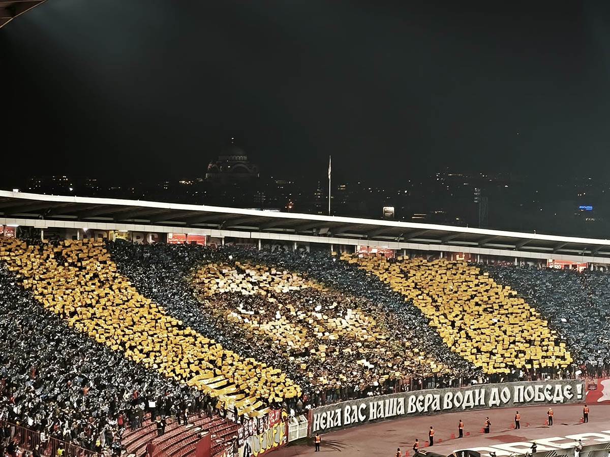 Koreografija navijača Zvezde (4).jpg