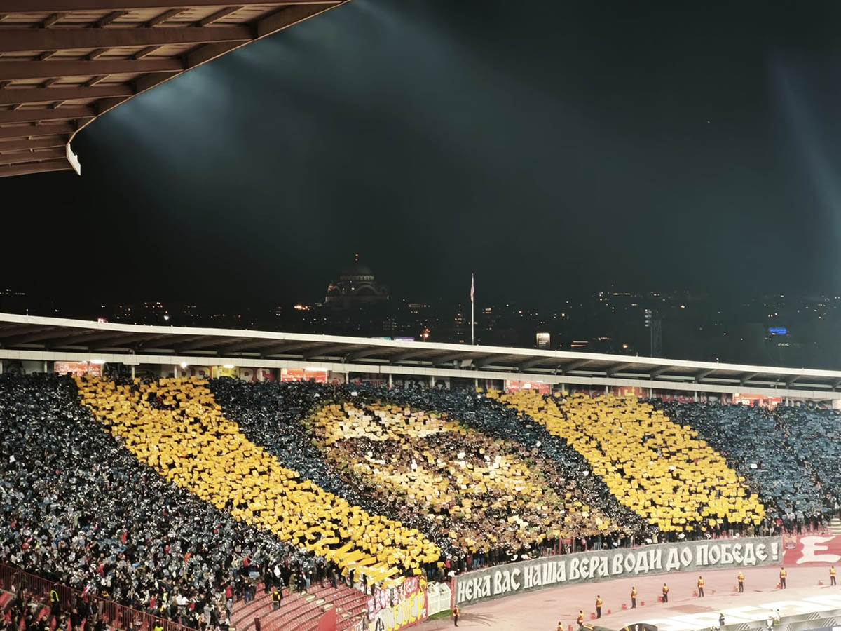 Koreografija navijača Zvezde (1).jpg