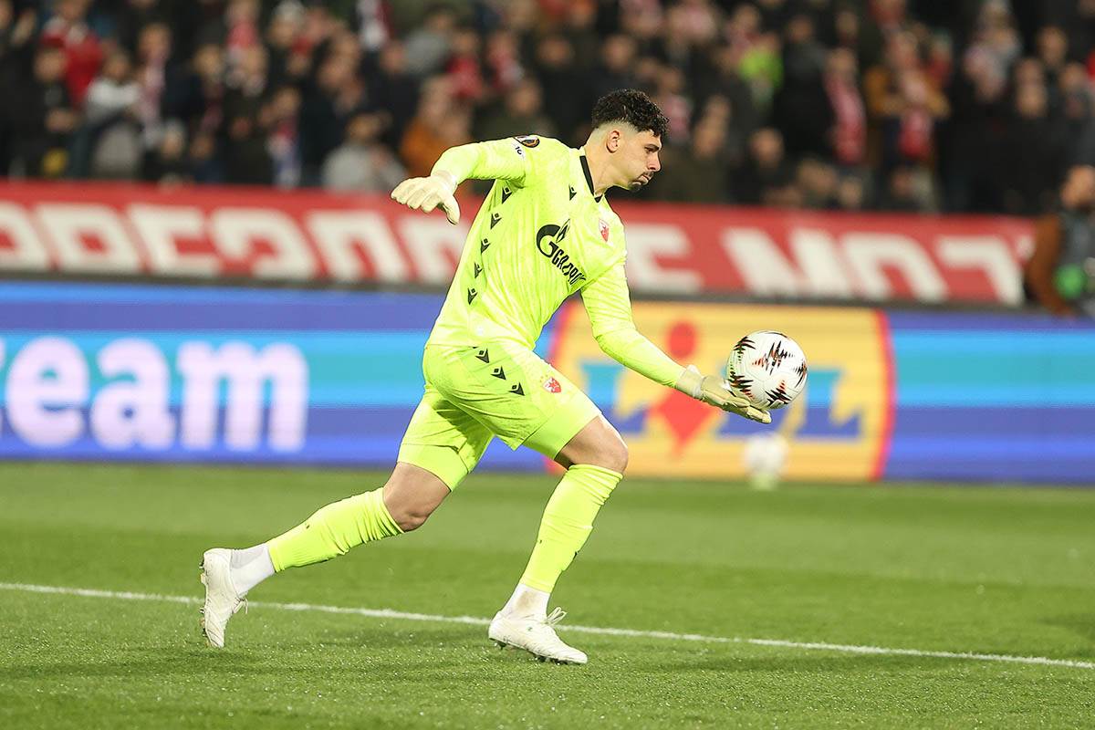 Crvena zvezda - LOSC Lila  (5).jpg