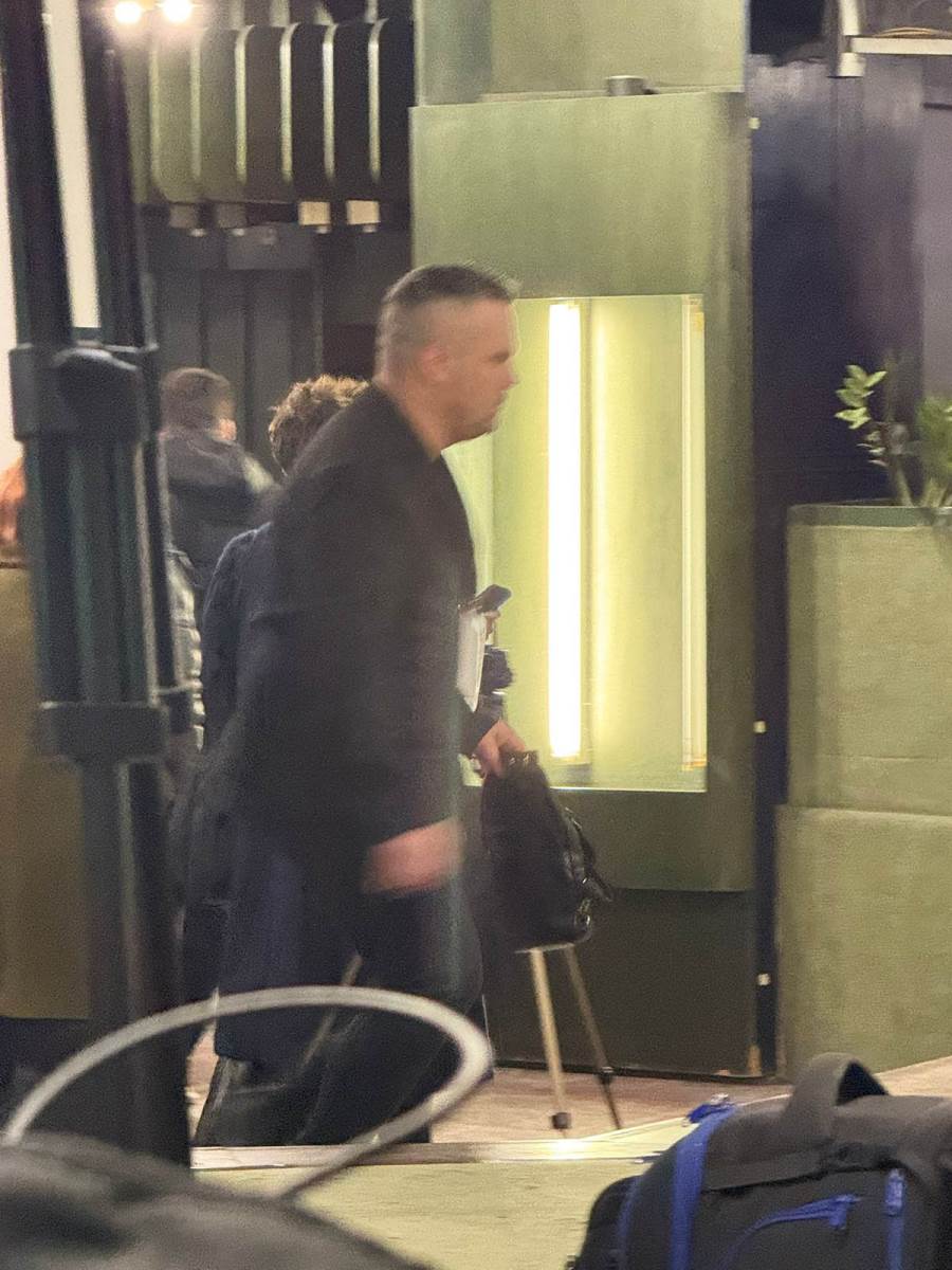 Pisali da je završio na poternici, a evo gde smo ga sad snimili: Pogledajte kako izgleda verenik članice Harem Girls