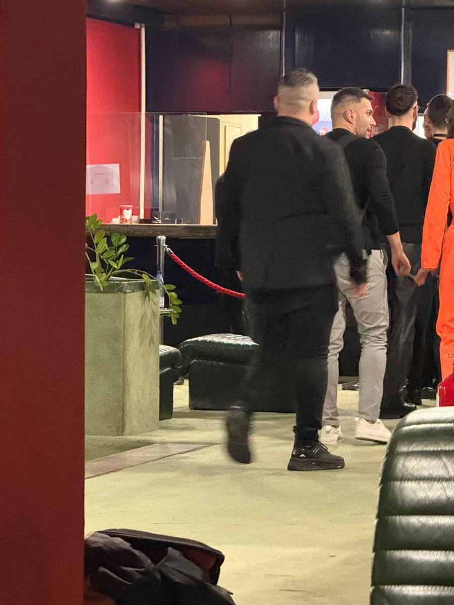 Pisali da je završio na poternici, a evo gde smo ga sad snimili: Pogledajte kako izgleda verenik članice Harem Girls