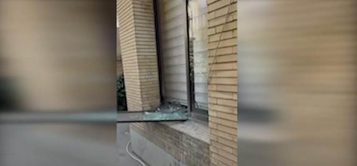 Ambasada Srbije u Teheranu oštećena u napadu (1).jpg