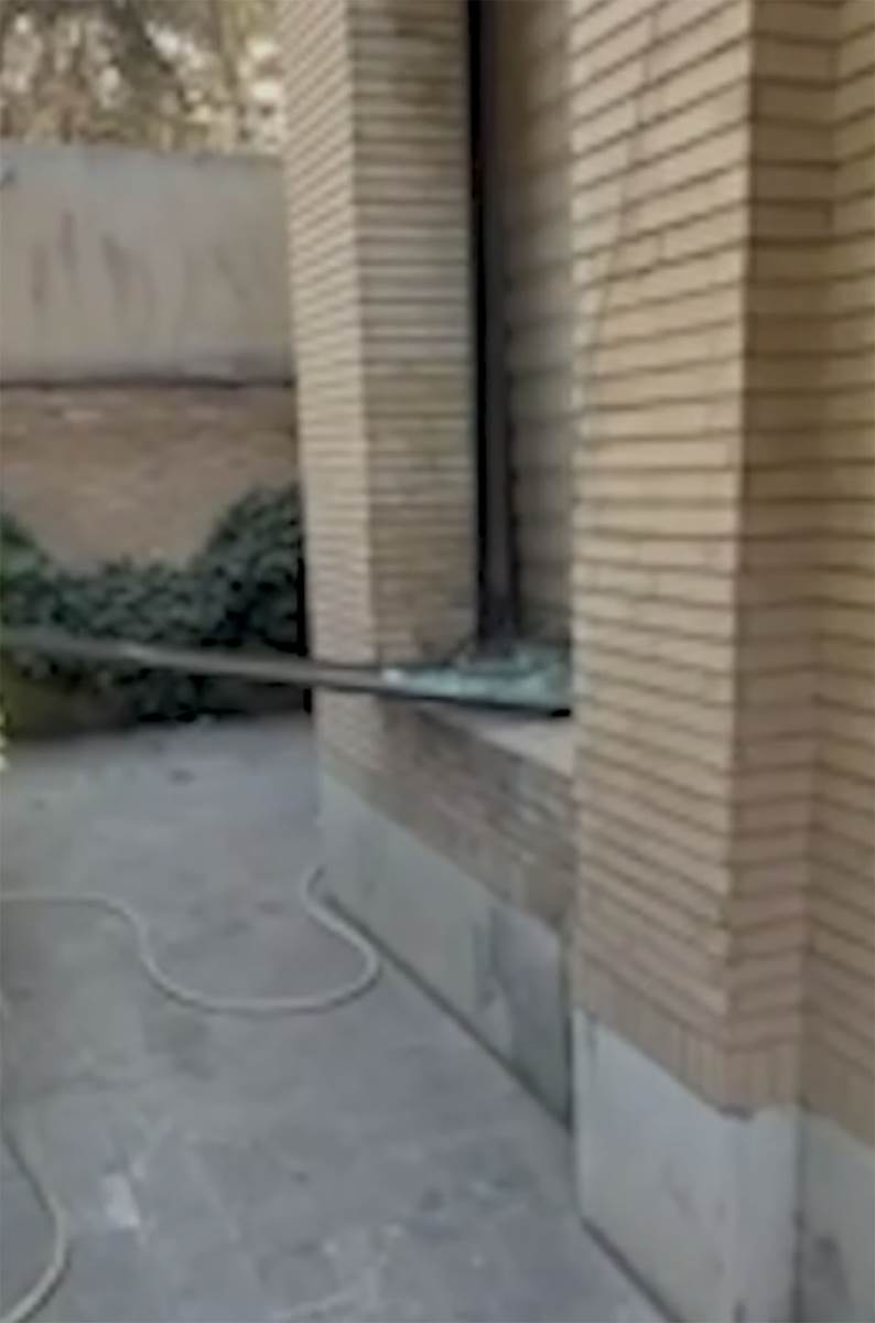 Ambasada Srbije u Teheranu oštećena u napadu (2).jpg