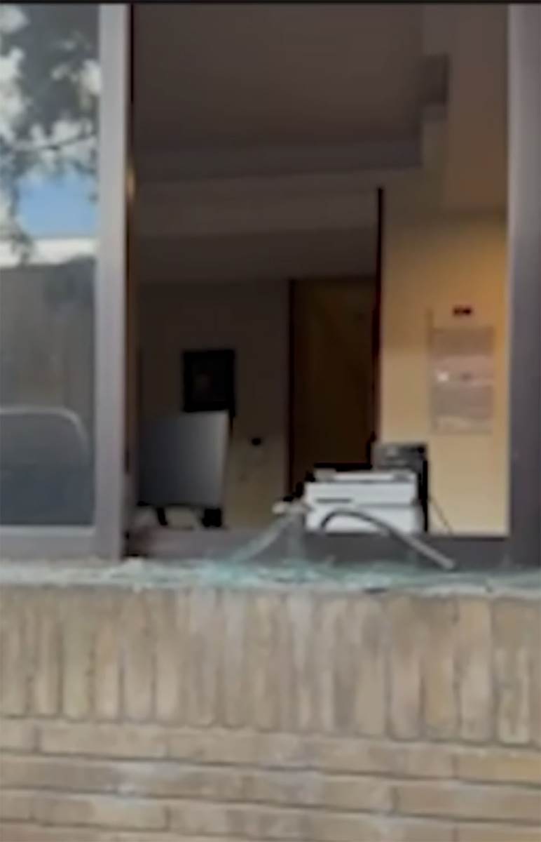 Ambasada Srbije u Teheranu oštećena u napadu (3).jpg