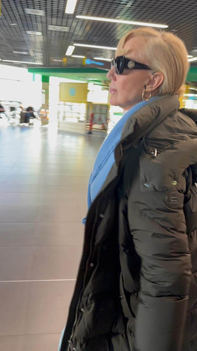 Lepa Brena, Boba Zivojinovic i Viktor stigli u Beograd (2).jpg