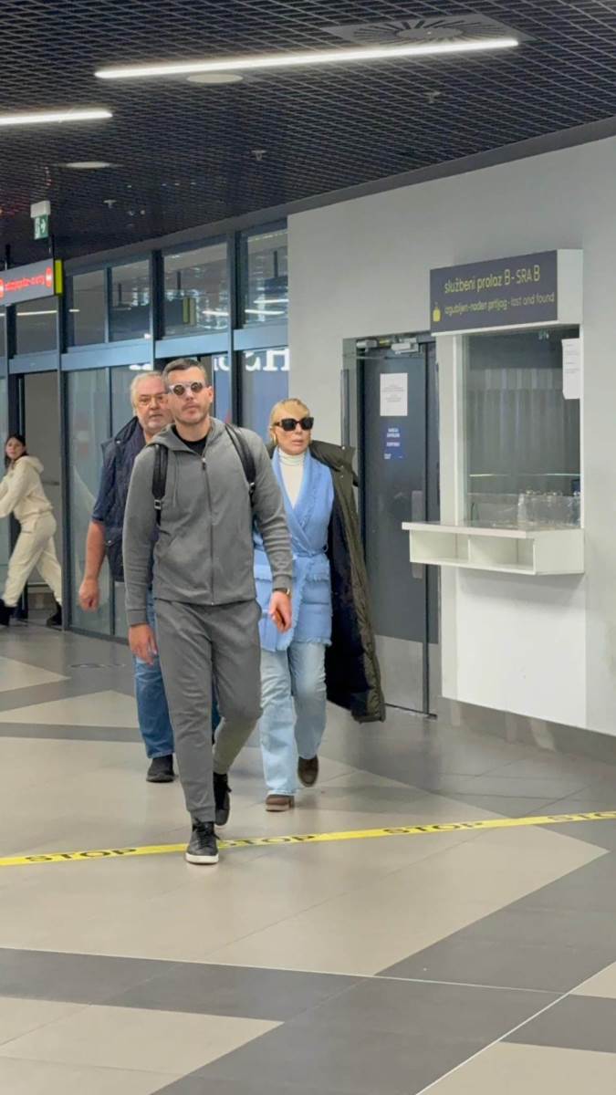 Lepa Brena, Boba Zivojinovic i Viktor stigli u Beograd (4).jpg