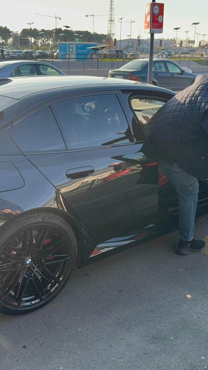 Lepa Brena, Boba Zivojinovic i Viktor stigli u Beograd (6).jpg