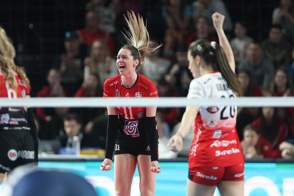 Ub - Tent, finale Kupa odbojkašica (2).jpg