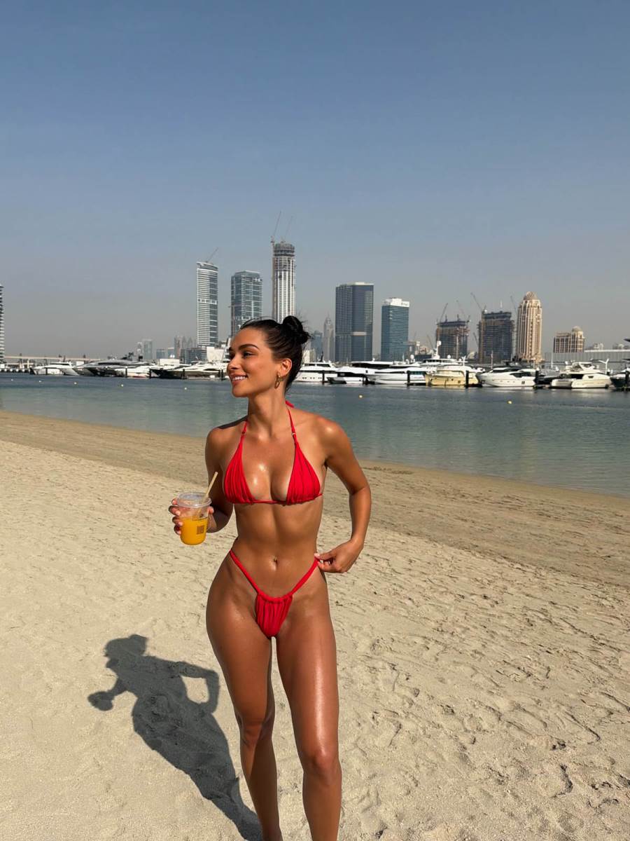 Anja Bla uživa u Dubaiju dok padaju bombe (2).jpg