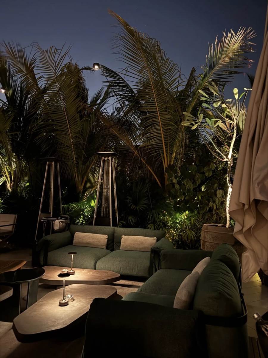 Sonja Vuksanović pozira u Dubaiju i jeku bombaških napada (1).png