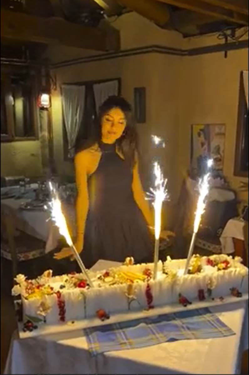 Sloboda Mićalović zapevala na rođendanu sestre Dragane Oduvala hit Lepe Brene (3).png