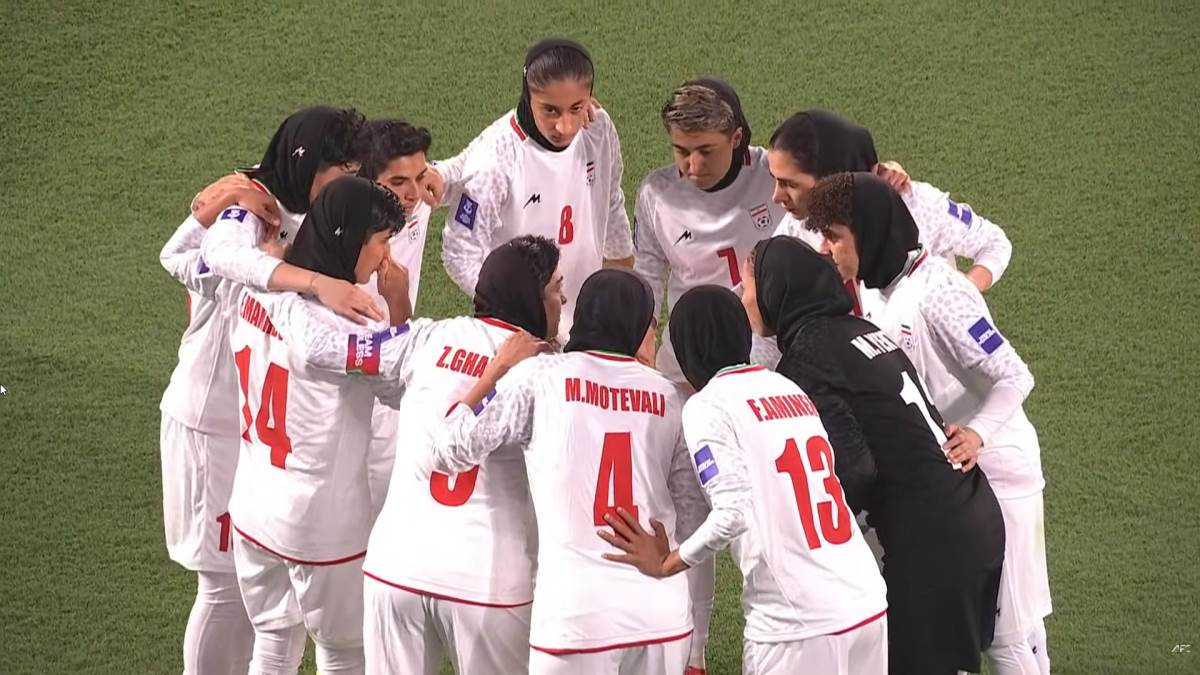 Fudbalerke Irana zajedno na okupu.