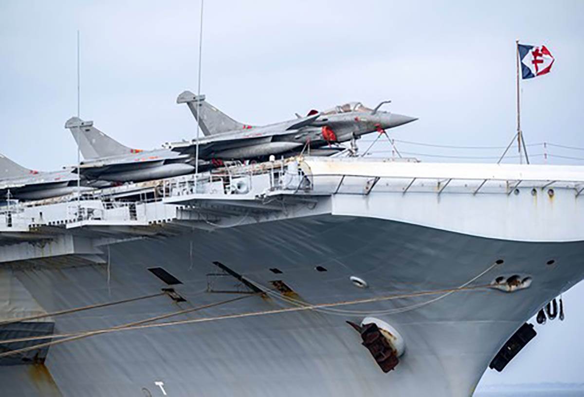 Francuski nosač aviona Šarl de Gol (3).jpg