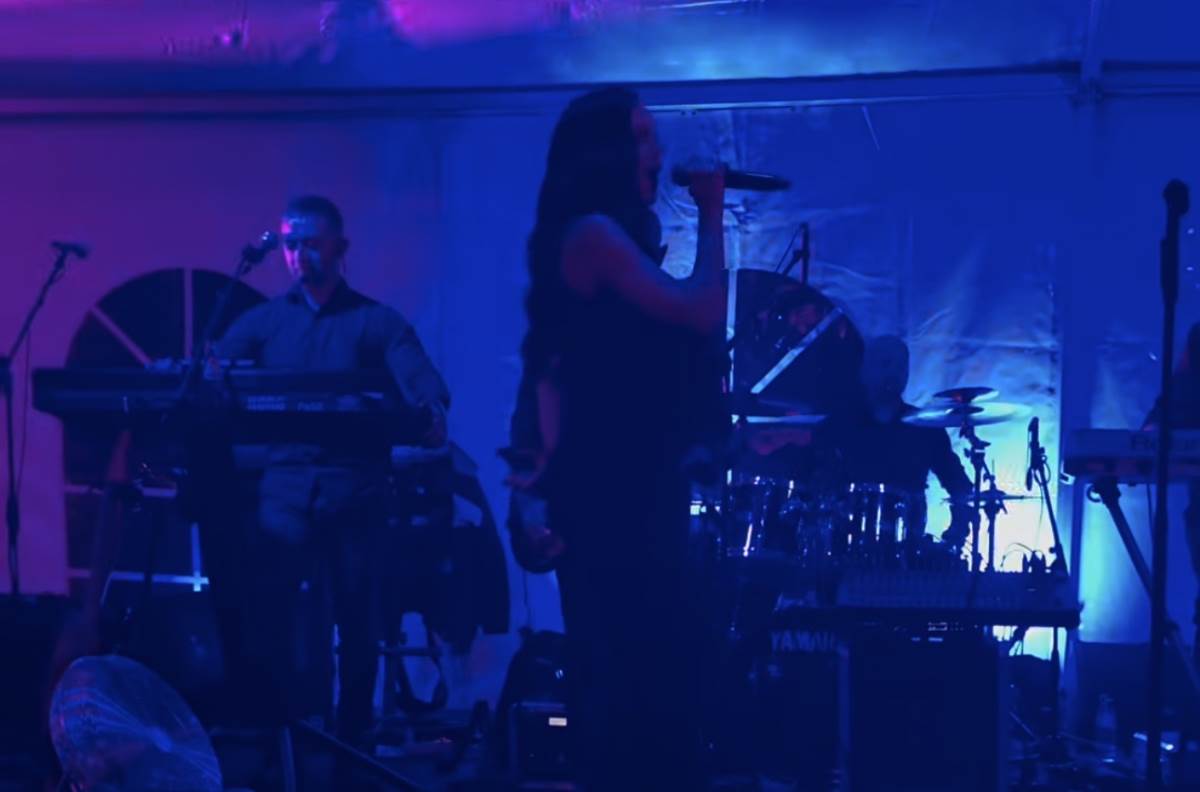 Edita Aradinović nastupa u petom mesecu