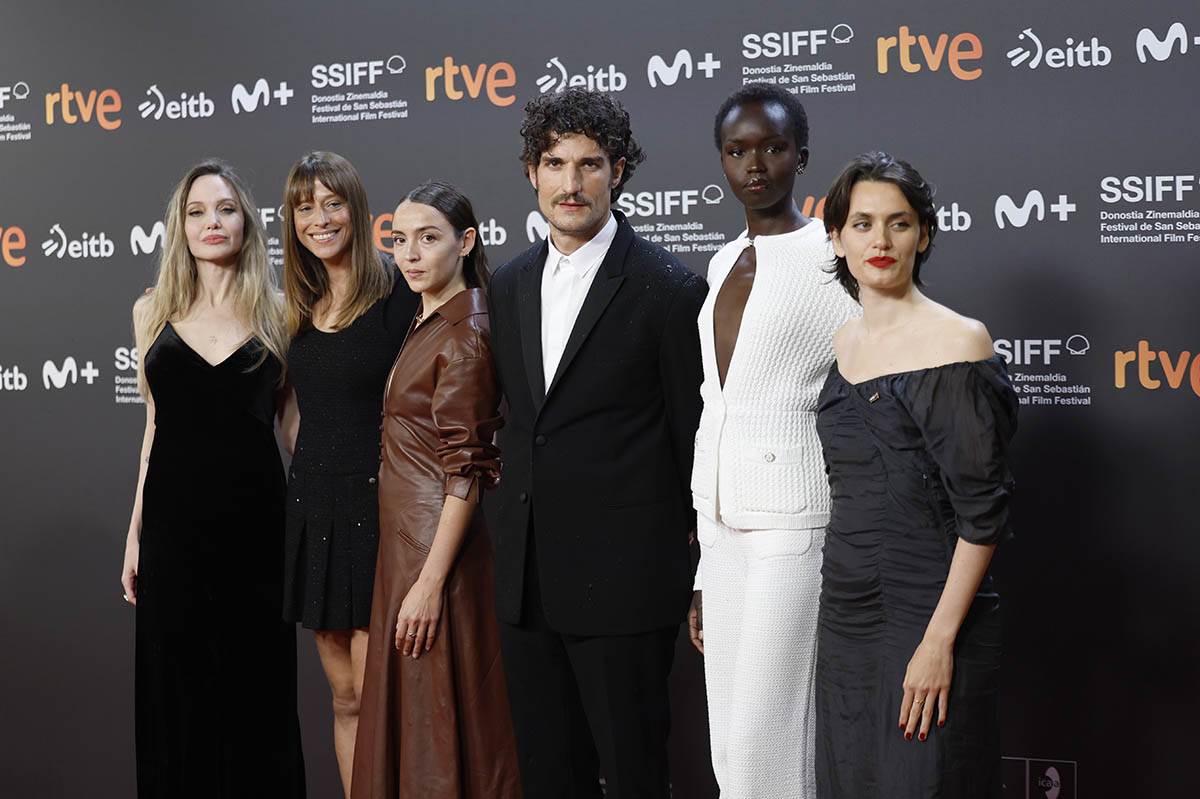 Anđelina Džoli premijera filma Couture (6).jpg