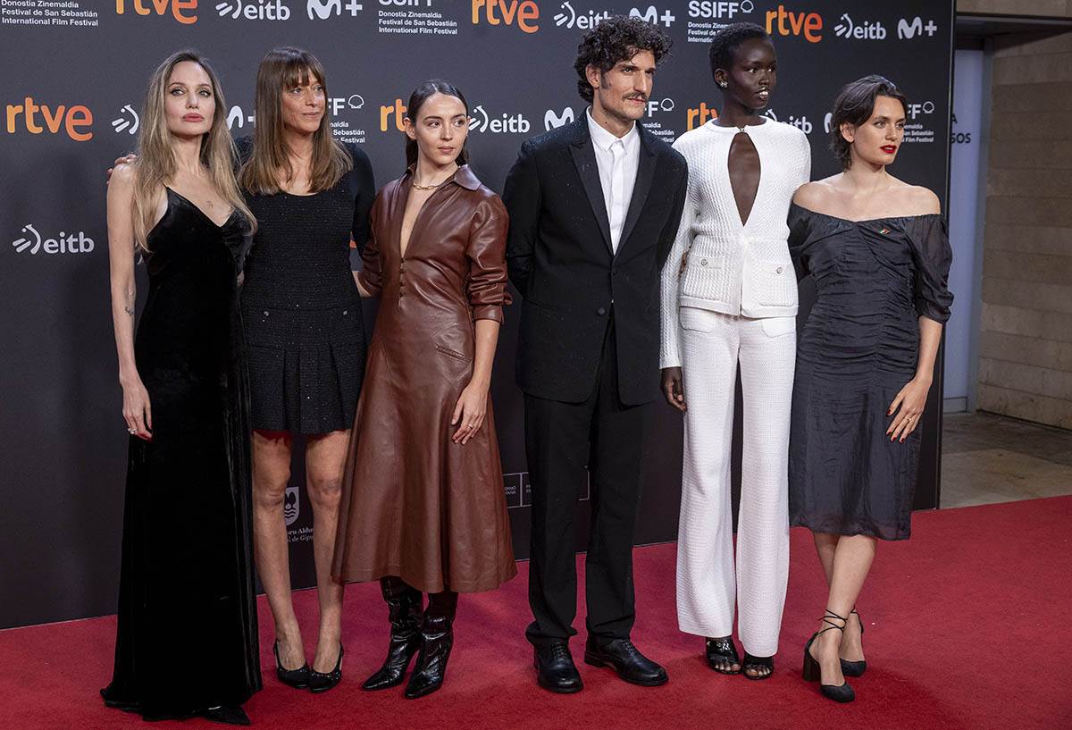 Anđelina Džoli premijera filma Couture (8).jpg