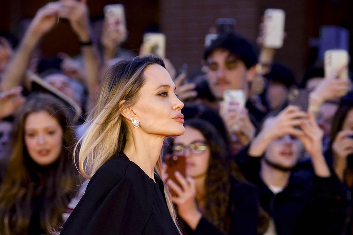 Anđelina Džoli premijera filma Couture (9).jpg