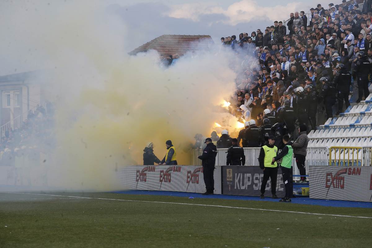 Navijači u Novom Pazaru.JPG