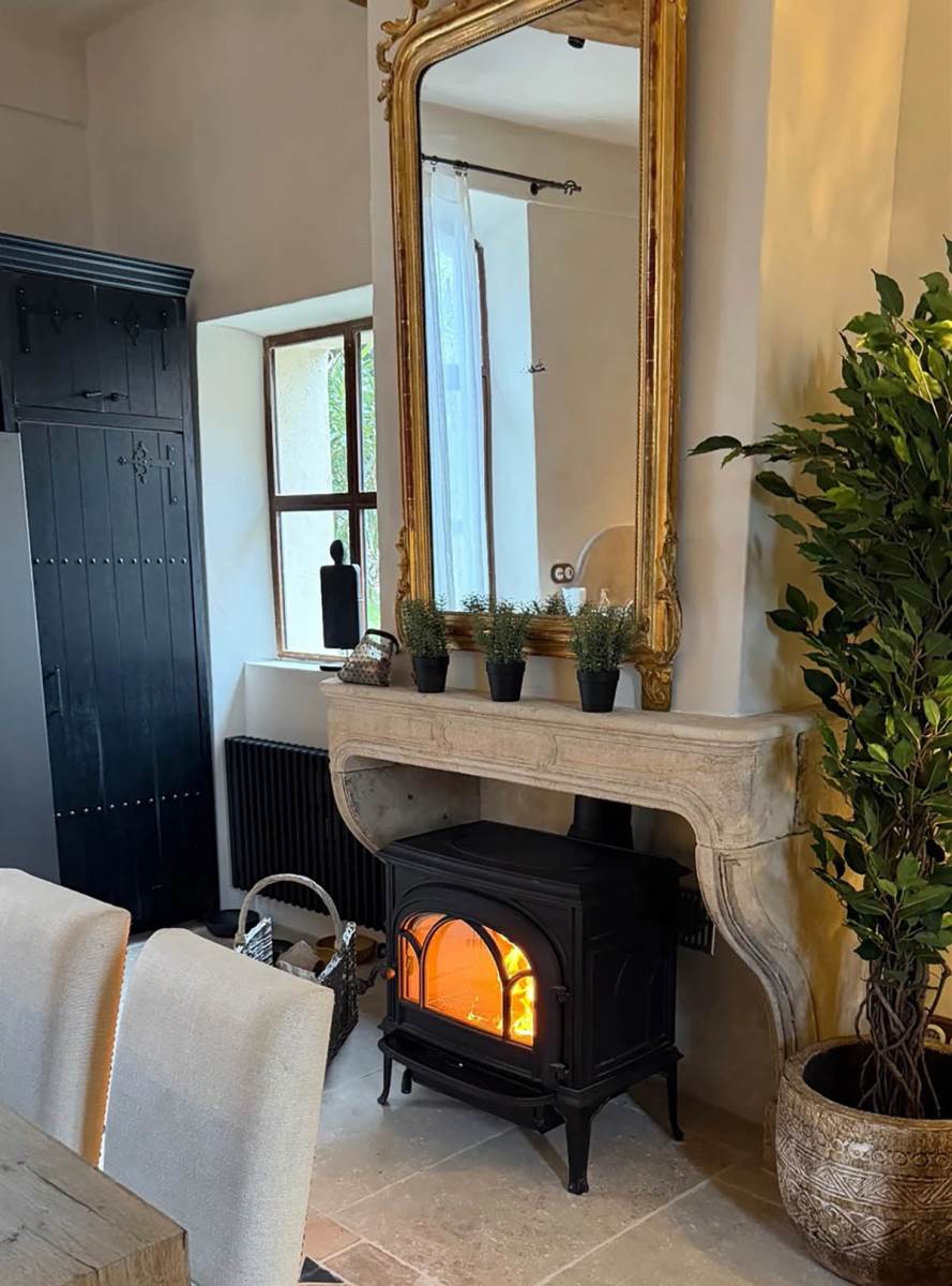 Od Elene Đokovići kupili vilu i kokošinjac sa kristalnim lusterom, sad pokazala vilu u Francuskoj